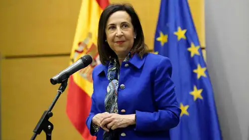  وزيرة الدفاع الإسبانية مارجاريتا روبليس 