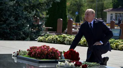 بوتين خلال زيارته مدرسة بيسلان