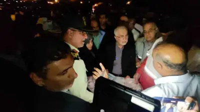 مؤمني خلال زيارته بندر عباس