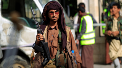 مسلح يتبع ميليشيا الحوثي