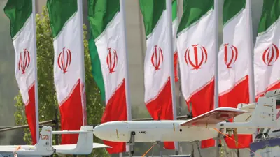 طائرات مسيرة مع العلم الإيراني
