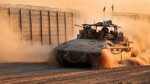 آلية عسكرية إسرائيلية على حدود غزة