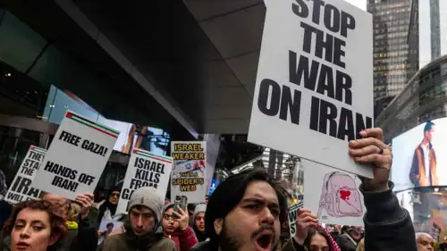 محتجون في نيويورك يطالبون بوقف الحرب على إيران
