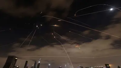 إيران تهاجم بأكثر من 100 صاروخ 