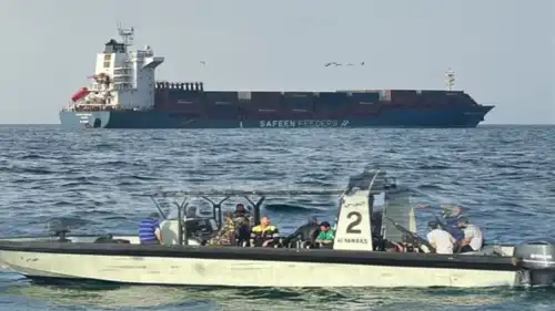 خلال إنقاذ طاقم السفينة