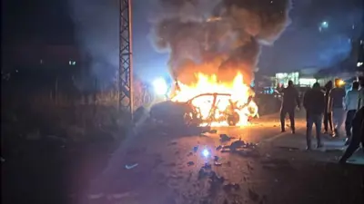 من الاستهداف الإسرائيلي لسيارة في معروب