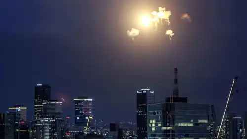 انفجارات ناجمة عن اعتراضات مقذوفات فوق تل أبيب