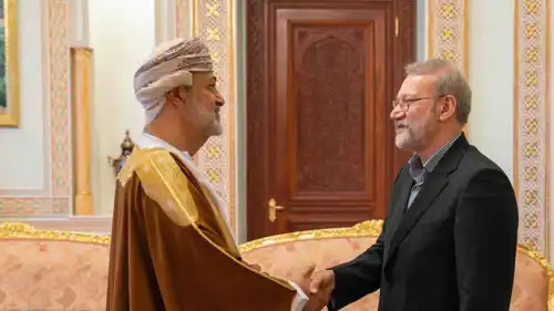 علي لاريجاني في لقاء رسمي مع السلطان هيثم بن طارق