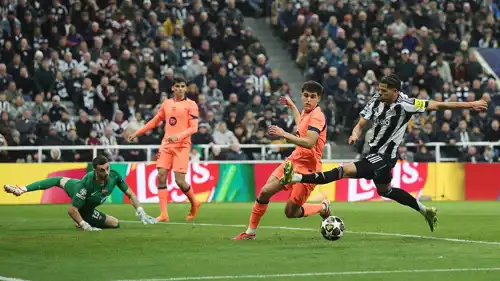 خوان غارسيا في مباراة برشلونة ونيوكاسل