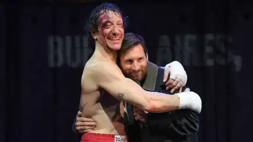 ميسي في العرض المسرحي "روكي" بالأرجنتين