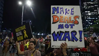 مظاهرة في تل أبيب مطالبة بصفقة إطلاق الرهائن ووقف الحرب