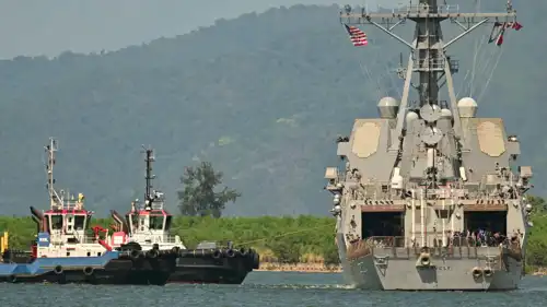 السفينة الحربية الأمريكية "يو إس إس غرافلي" قرب ساحل فنزويلا