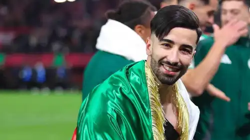 محمد الأمين عمورة مهاجم منتخب الجزائر
