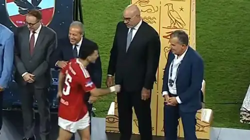 زيزو يرفض مصافحة هشام نصر