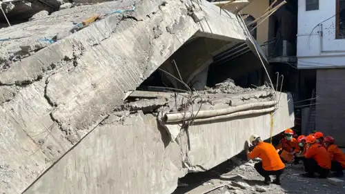 انهيار مبنى مدرسة إسلامية في إندونيسيا