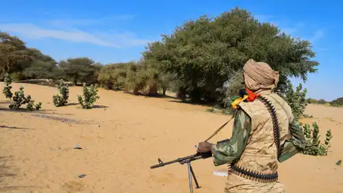أحد عناصر قوات الأمن التابعة لحركة "التحرير الوطني لأزواد" في مالي.