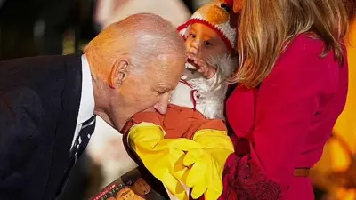 بايدن يحتفل بالهالوين