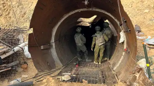 جنود إسرائيليون بداخل أحد الأنفاق
