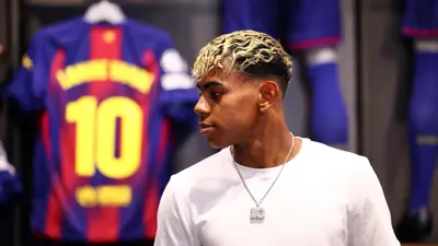 حفل تجديد عقد لامين يامال ومنحه الرقم 10 