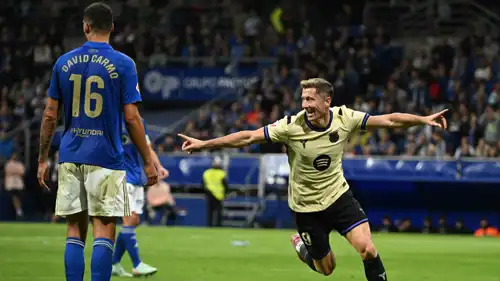 ليفاندوفسكي صاحب الهدف الثاني في مباراة أوفييدو