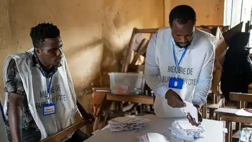 وافق 89% من الناخبين في غينيا في استفتاء شعبي على دستور جديد