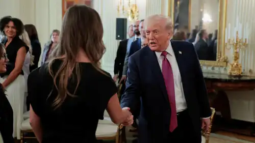 ترامب خلال استقبال فريق التنس النسائي بجامعة جورجيا