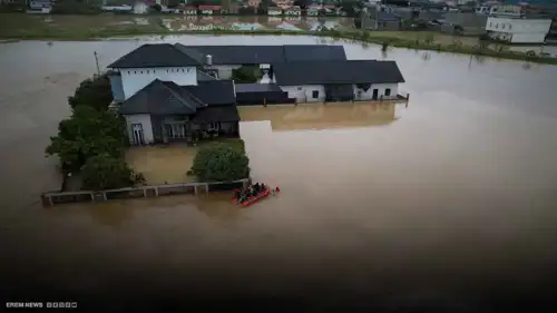 سريلانكا تحت الماء.. فيضانات تجتاح البلاد وتشل الحياة