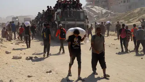 مشهد من توزيع المساعدات في غزة