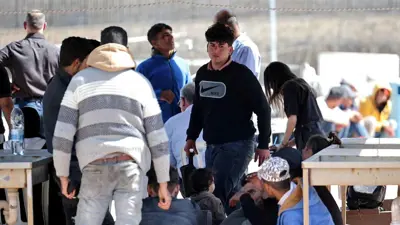 نازحون لبنانيون إثر الغارات الإسرائيلية