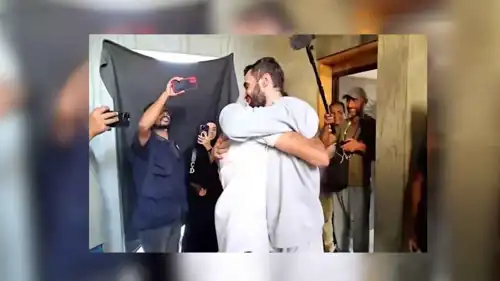 لحظة لقاء أبو سيدو بعائلته