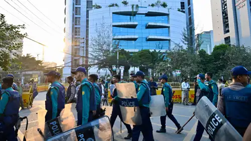 الشرطة البنغلادشية تنتشر في شوارع البلاد 