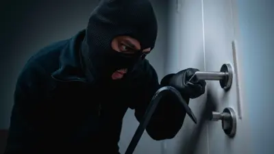 (لص ملثم (تعبيرية