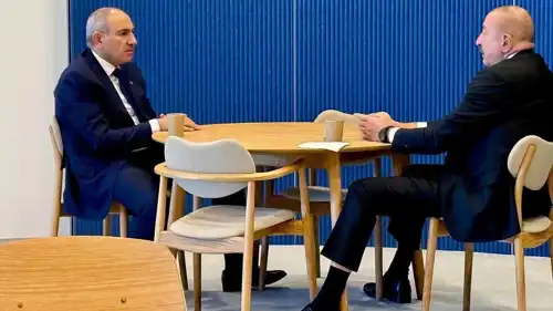 رئيس أذربيجان إلهام علييف ورئيس وزراء أرمينا نيكول باشينيان