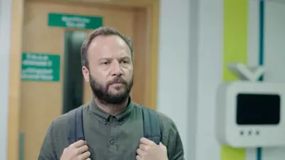 الفنان السوري مكسيم خليل 