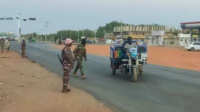 نقطة تفتيش للجيش السوداني عند مدخل مدينة ود مدني