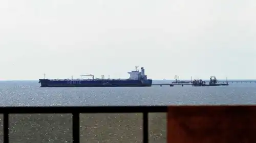 ناقلة نفط في بحيرة ماراكايبو الفنزويلية