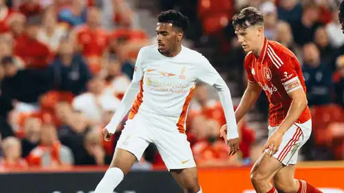 مصعب الجوير بقميص القادسية السعودي