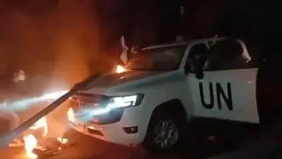 سيارة قوة "يونيفيل" خلال الاعتداء عليها