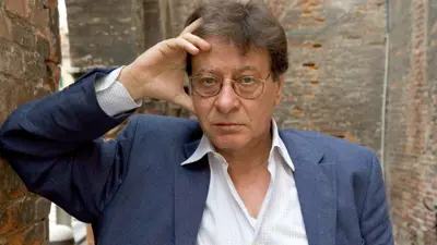 الشاعر الفلسطيني محمود درويش