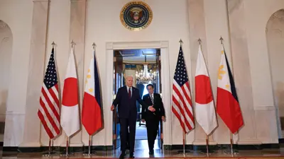 أعلام الدول الثلاث