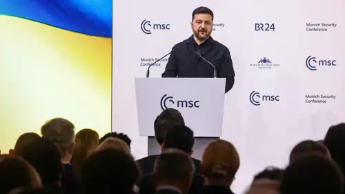 زيلينسكي متحدثاً أمام مؤتمر ميونيخ للأمن