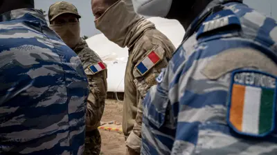 مدربون من قوات الإيفوارية والفرنسية يقودون تدريبات لمكافحة الإرهاب بالقرب من جاكوفيل، ساحل العاج