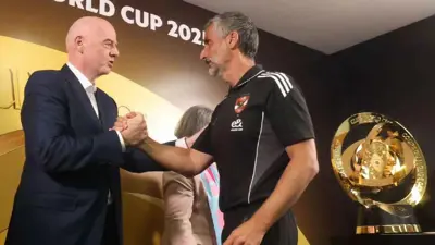 إنفانتيو رئيس الفيفا مع ريبيرو مدرب الأهلي