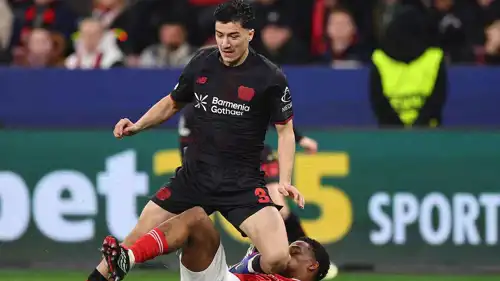 إبراهيم مازا خلال مباراة باير ليفركوزن ضد آرسنال