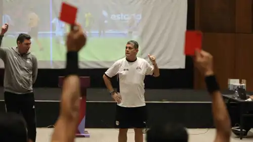 أوسكار رويز رئيس لجنة الحكام بالاتحاد المصري