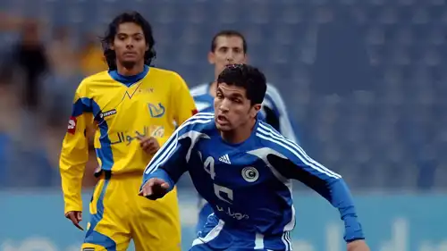 طارق التائب في مواجهة سابقة بين الهلال والنصر