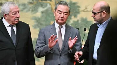 وزير خارجية الصين مع ممثلي حماس وفتح