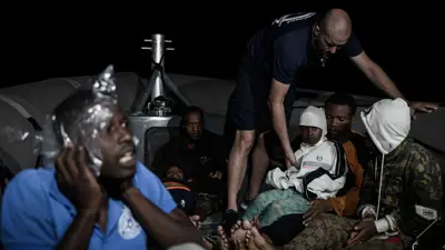 مهاجرون أفارقة تم ضبطهم على سواحل فرنسا