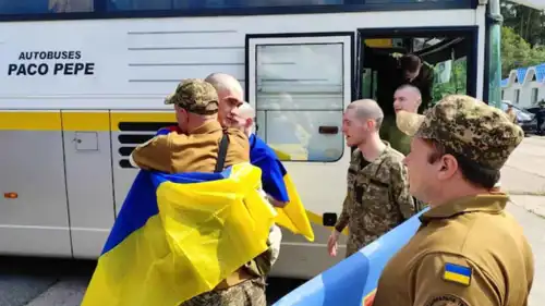 أسرى حرب أوكرانيون بعد عملية تبادل سابقة 