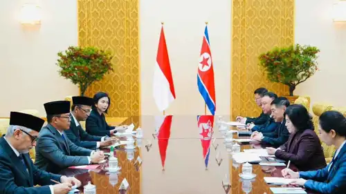 لقاء بين وزير الخارجية الإندونيسي ونظيرته الكورية الشمالية